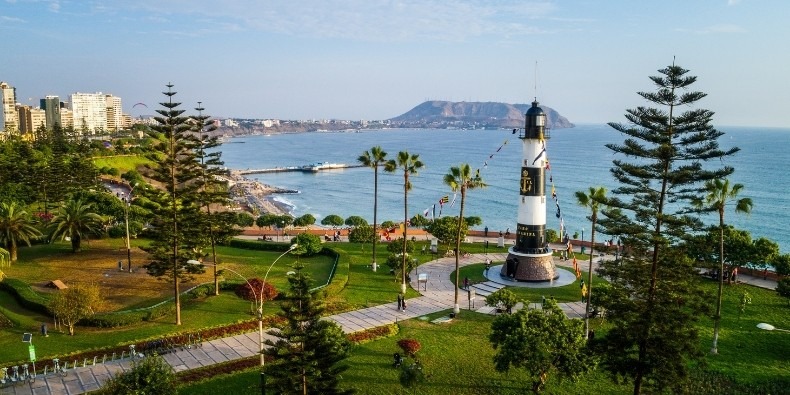 miraflores faro de la marina